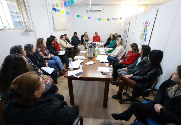 Juíza titular da Comarca de Tapejara visita a Secretaria de Desenvolvimento Social