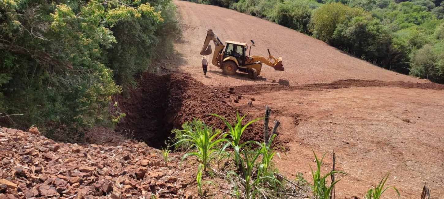 Secretaria de Agricultura realiza trabalhos no interior de Tapejara