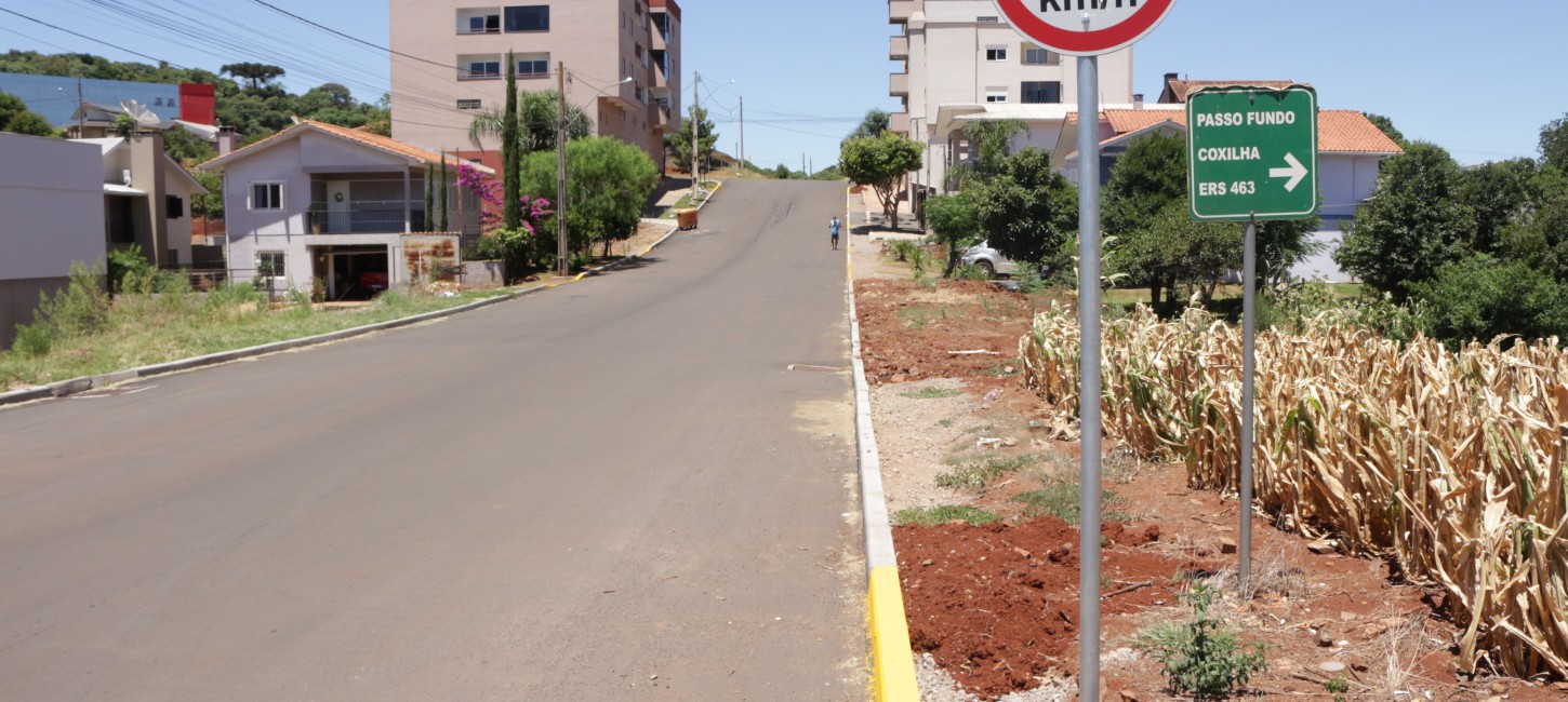 Novas placas de sinalização são instaladas em Tapejara