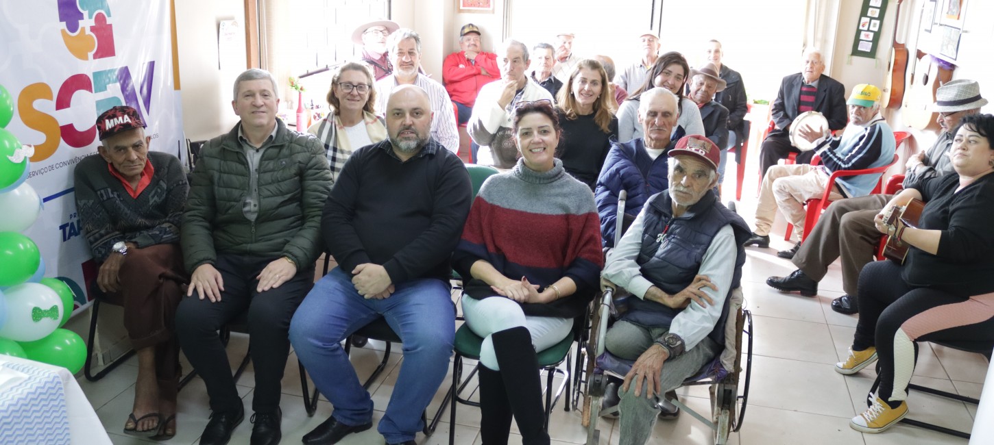 Equipe do Cras realiza homenagem ao Dia dos Pais