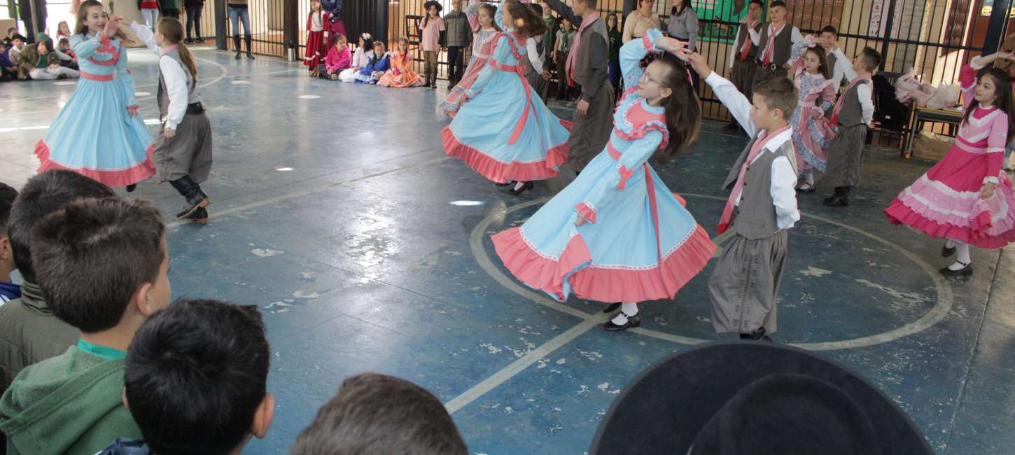 Apresentações artísticas seguem sendo realizadas nas escola do município