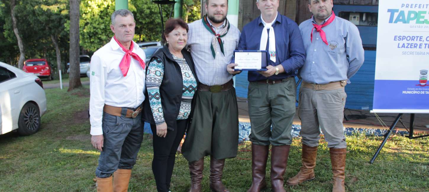 Governo municipal presta homenagem a Alceri Antonio Brandão