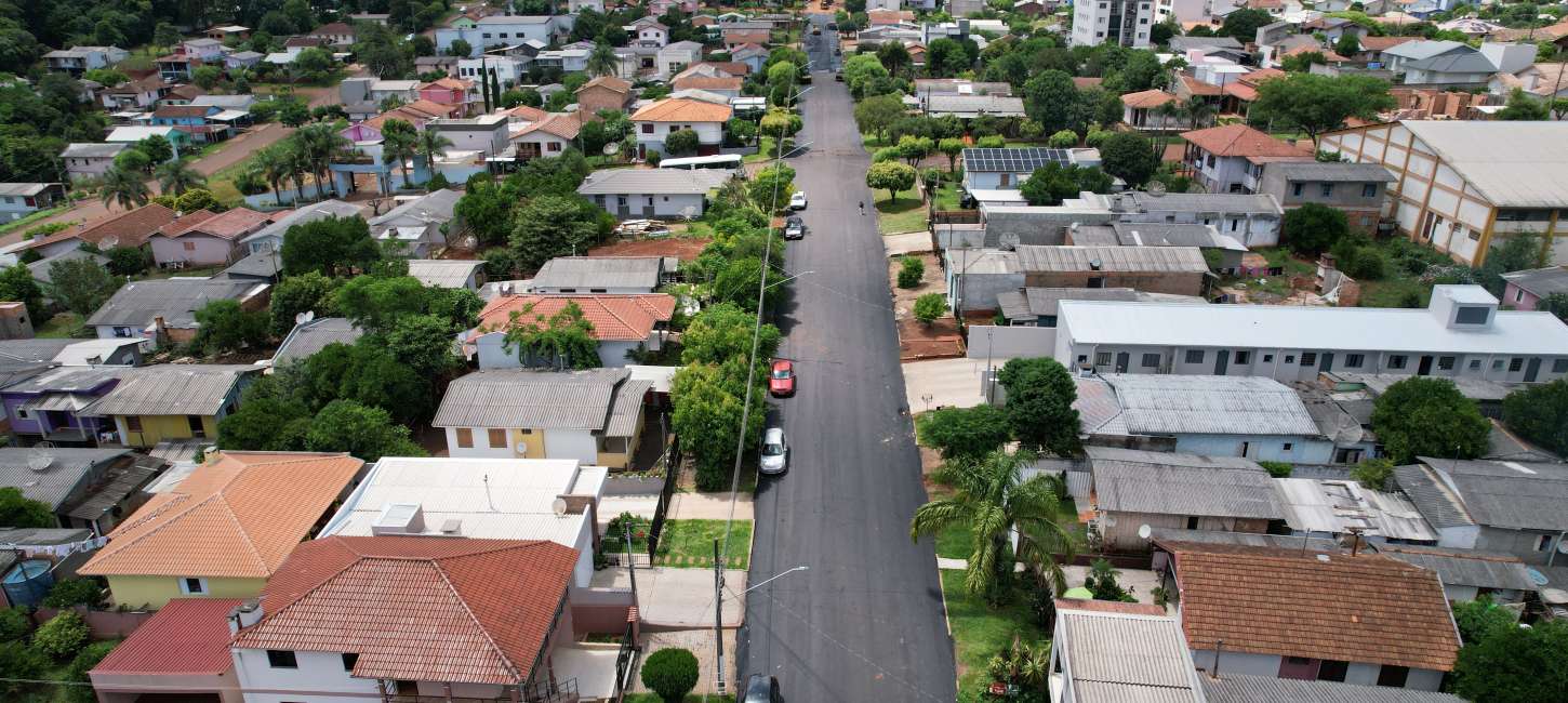 Rua Amâncio Cardoso recebe pavimentação
