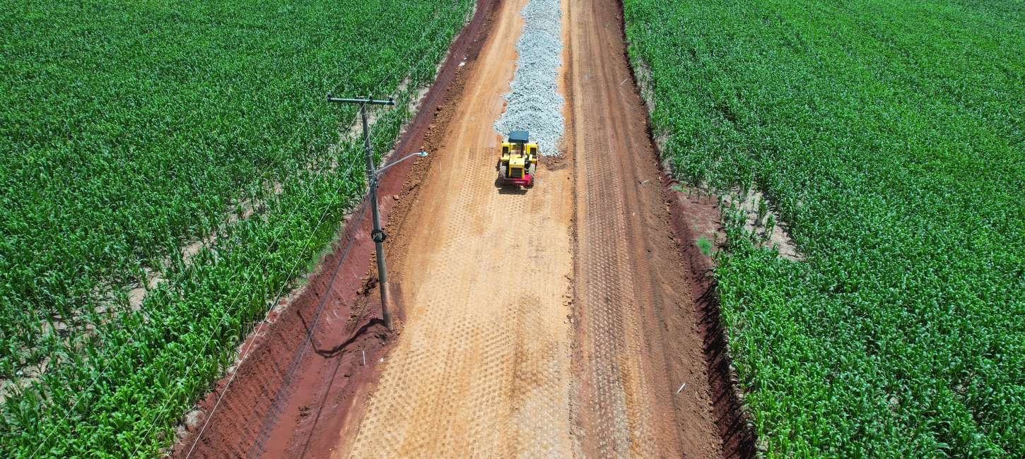 Seguem as obras para pavimentação da Av. Valdo Nunes Vieira