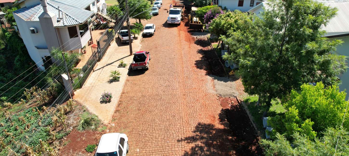 Iniciadas as obras para asfaltamento na Rua do Comércio