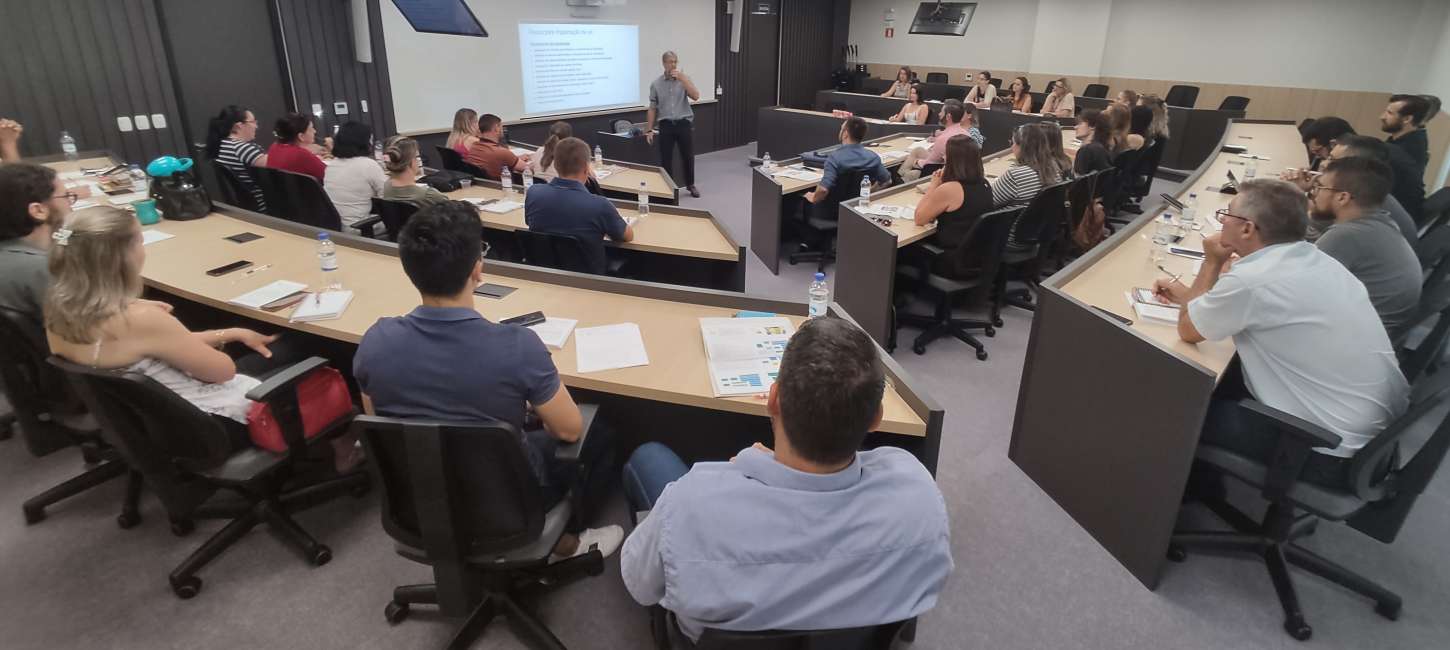 Servidores municipais participam de capacitação sobre a nova lei de licitações