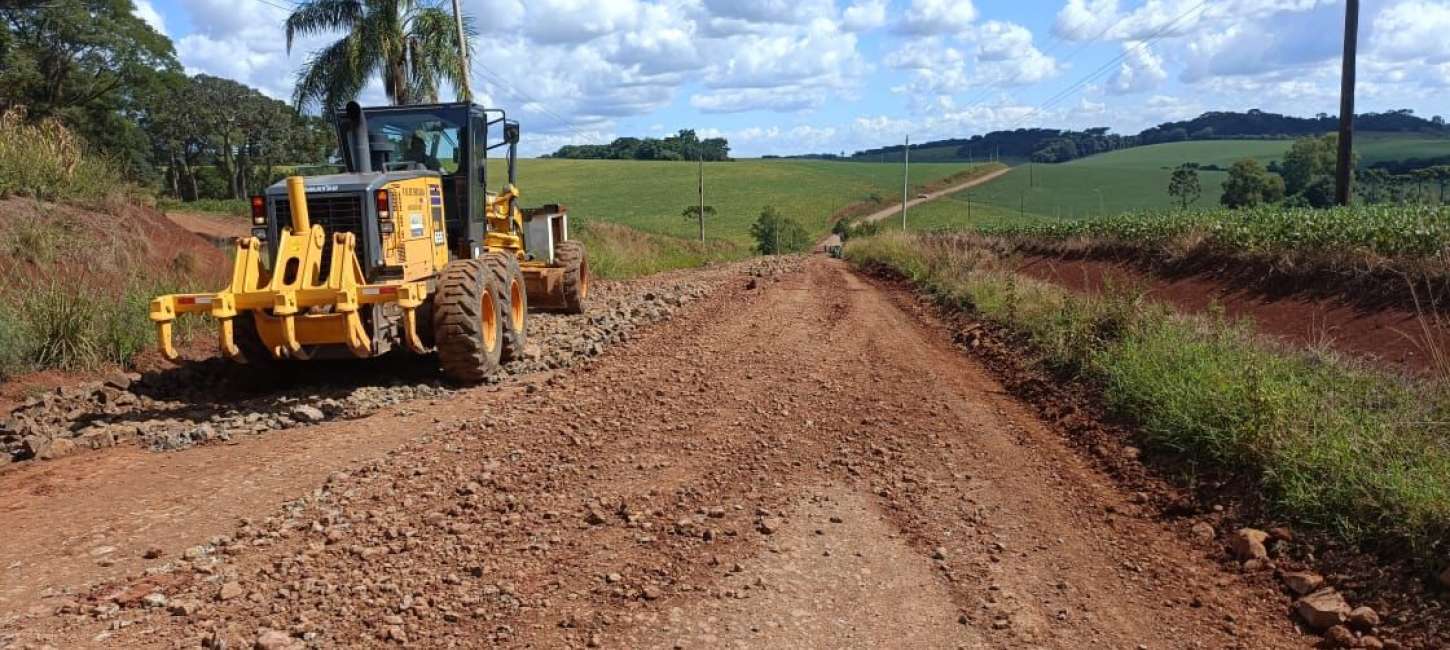 Secretaria da Agricultura segue realizando melhorias nas estradas do interior
