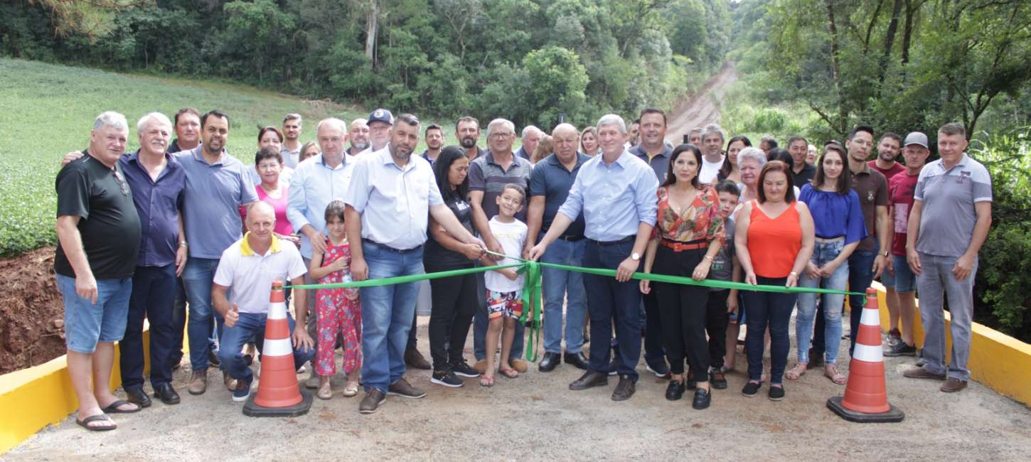 Moradores de Linha Caravaggio celebram inauguração da nova ponte construída pelo Governo Big e Gipe