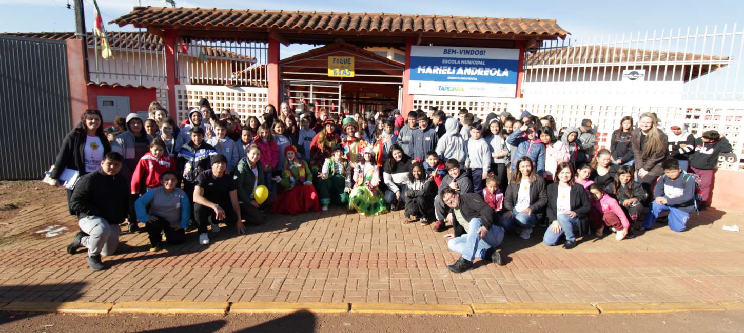 Apresentações teatrais são realizadas em apoio a campanha Faça Bonito