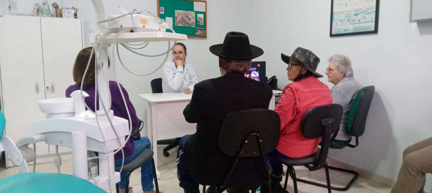 Secretaria de Saúde realiza ações com idosos da Rede Bem Cuidar