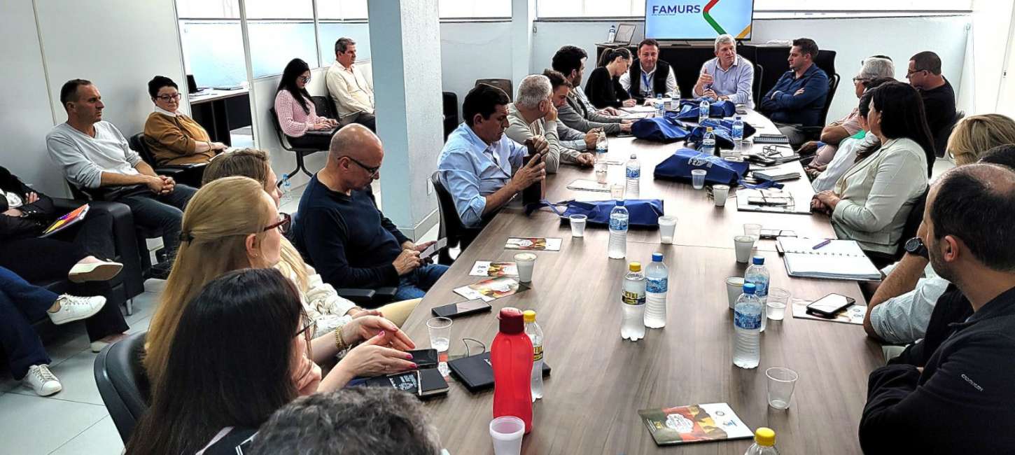 Prefeito Big articula debate sobre judicialização da saúde em reunião da Amunor e Cirenor