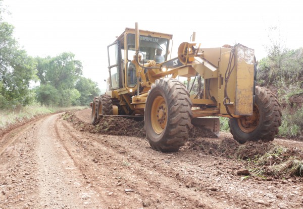 Secretaria de Obras realiza melhorias em sete quilômetros na Comunidade de Santa Rita