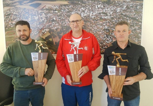 Governo Municipal entrega troféus da Taça 67 anos de Tapejara