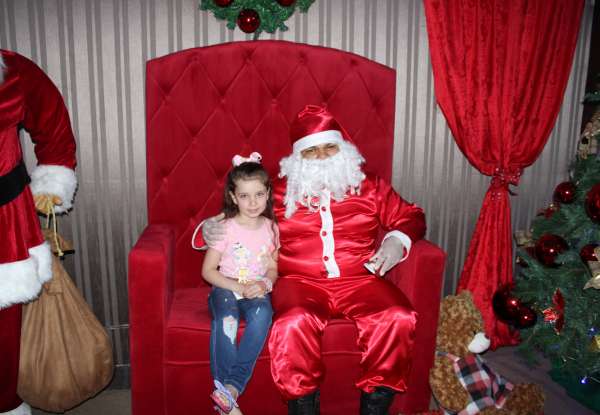 Papai Noel recebe crianças e cartinhas no Natal Esperança de Tapejara