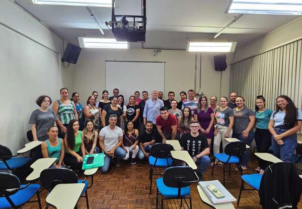 Evento de boas-vindas no Polo UAB de Tapejara celebra a chegada de 35 novos estudantes