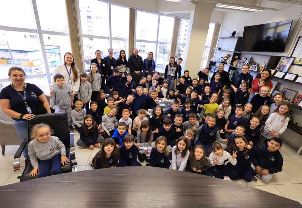 Visitas Estudantis Marcam Celebração dos 70 Anos de Tapejara no Gabinete